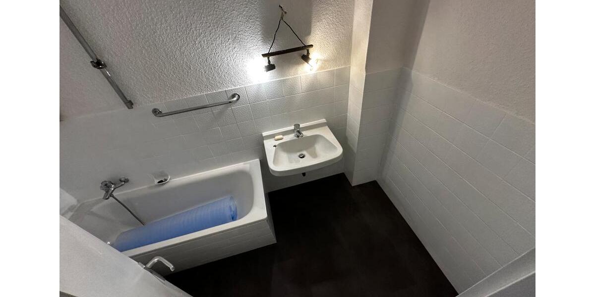 Renovierte Erdgeschoss Wohnung mit Garten Zentral Essen Jobcenter 1.5 zimmer