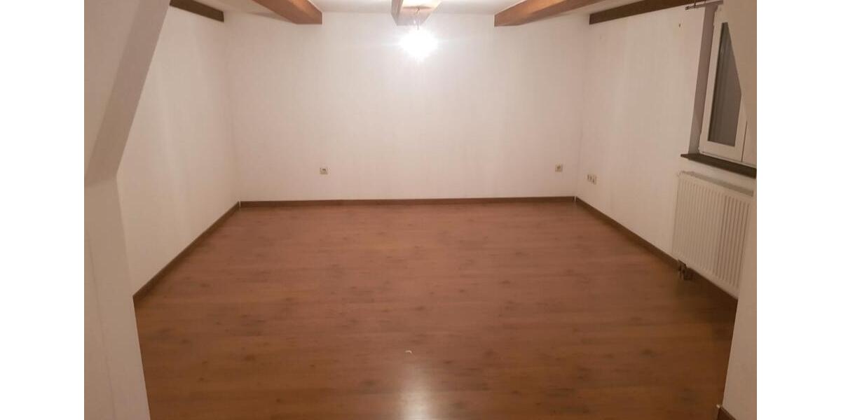 Etagenwohnung Ihringen - 4 Zimmer, 119 m&sup2;, 1.300&euro; | Angebot:26033398