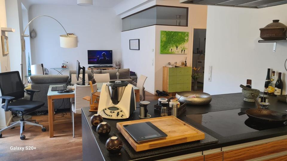 3 Zimmer-Wohnung mit 35 m² Balkon inkl. Einbauküche & Parkplatz 3 zimmer