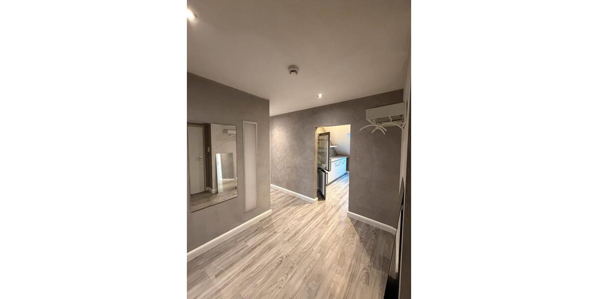 Dachgeschoßwohnung Schweinfurt Haardt - 3.5 Zimmer, 89 m&sup2;, 1.100&euro; | Angebot:26110048