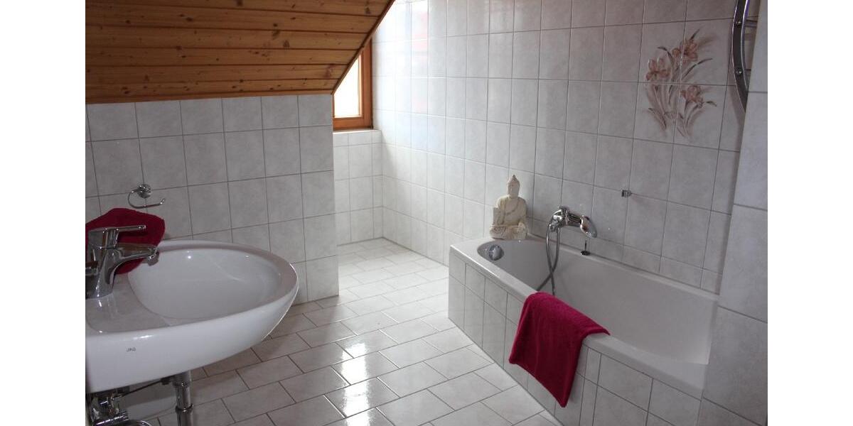 Dachgeschoßwohnung Reichling - 4 Zimmer, 137 m&sup2;, 1.150&euro; | Angebot:25852500