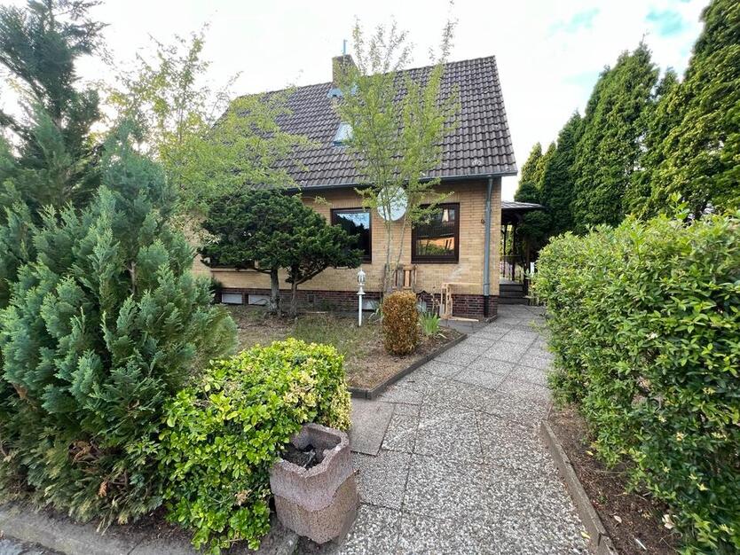 Schönes renoviertes Einfamilienhaus zentral Heide zu vermieten