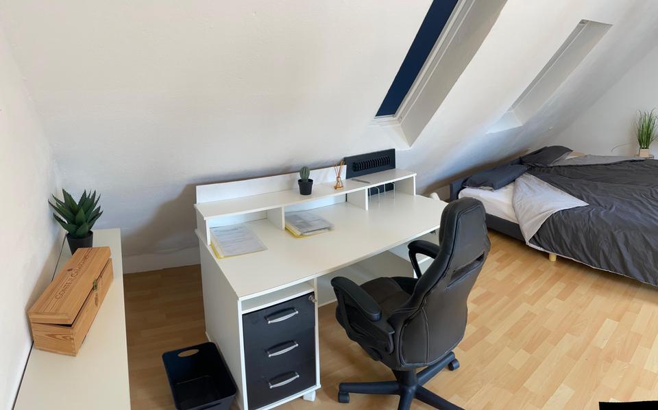 Dachgeschoßwohnung Wolfsburg Alt-Wolfsburg - 2 Zimmer, 90 m&sup2;, 750&euro; | Angebot:25298923