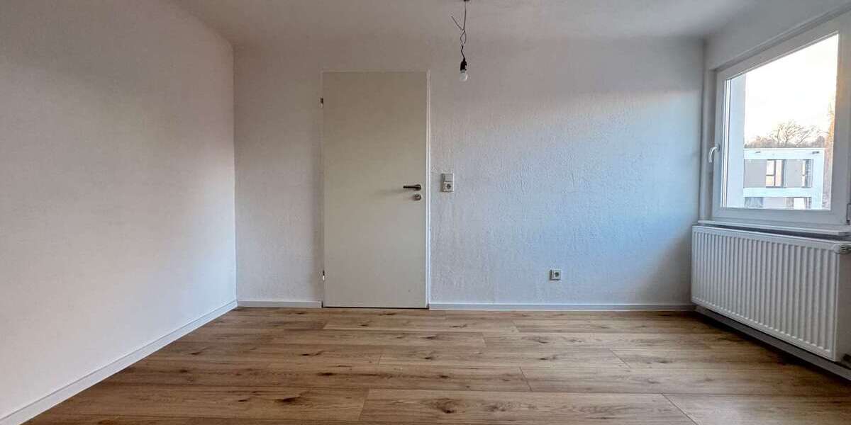 Sanierte 2-Zimmer-Dachgeschosswohnung mit neuem Bad in Ensheim - Dachgeschoßwohnung Saarbrücken-Halberg Halberg | Angebot:26764265