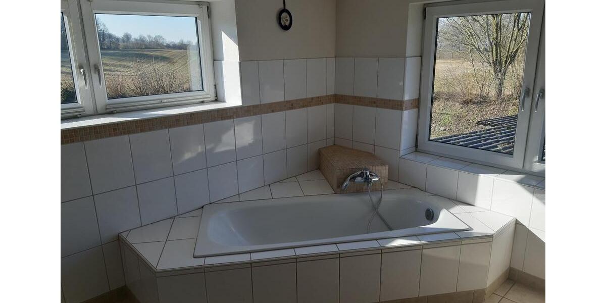 Etagenwohnung Emkendorf - 5 Zimmer, 160 m&sup2;, 1.700&euro; | Angebot:25640400