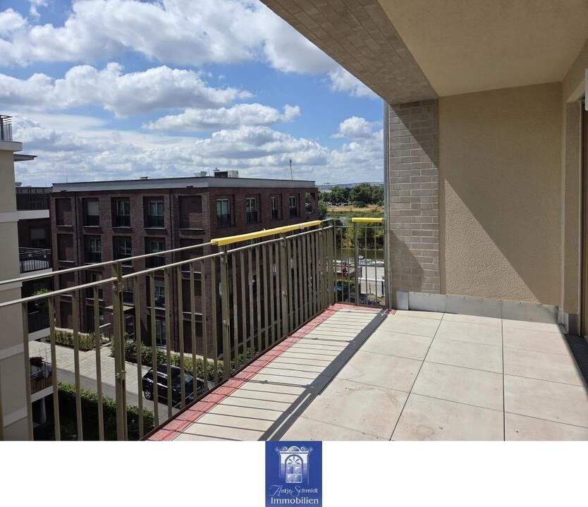 Barrierefreie Dachwohnung mit 2 Balkonen an der Elbe in beliebten HafenCity! Erstbezug! 3 zimmer