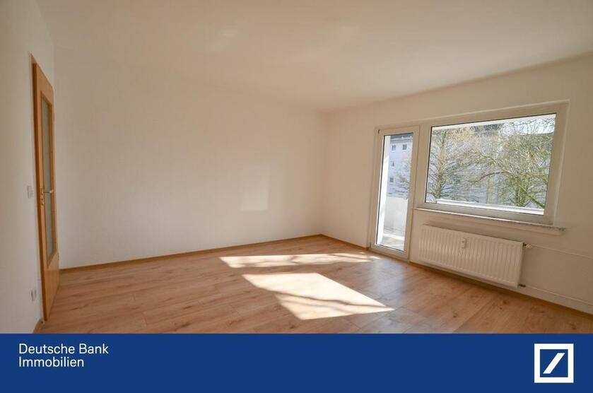 Möbel rein und fertig. Frisch sanierte 3-Raum Wohnung mit Balkon in Duisburg-Overbruch