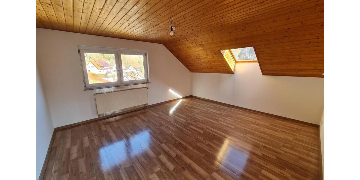 Dachgeschoßwohnung Geislingen an der Steige - 3.5 Zimmer, 102 m&sup2;, 980&euro; | Angebot:24630717