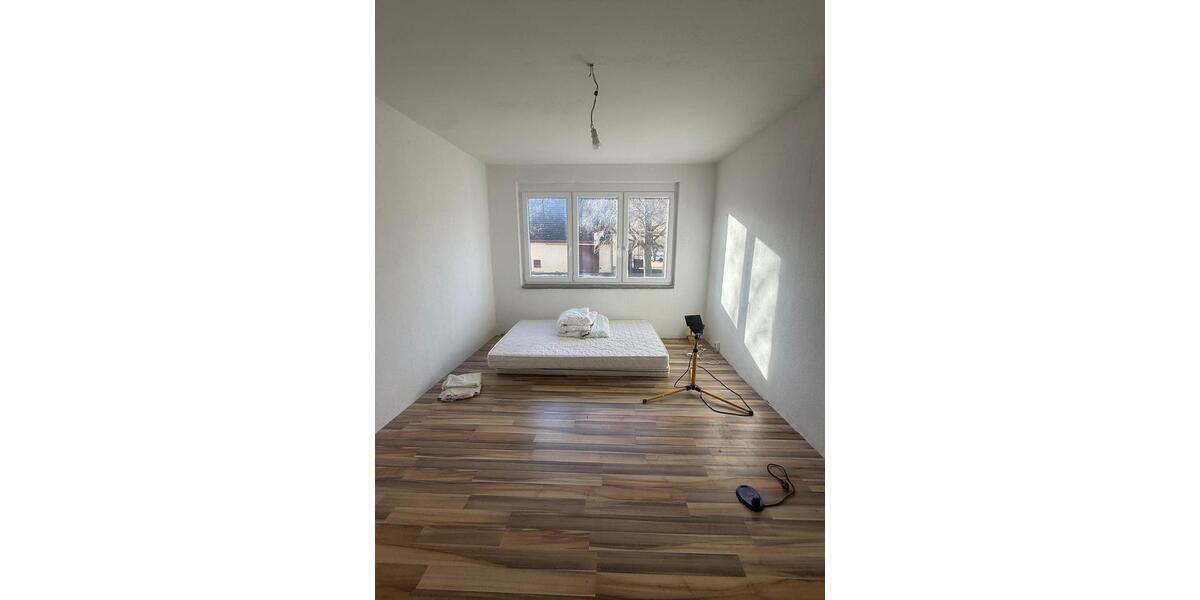 Erdgeschoßwohnung Naumburg (Saale) - 3 Zimmer, 58 m&sup2;, 180&euro; | Angebot:25802637