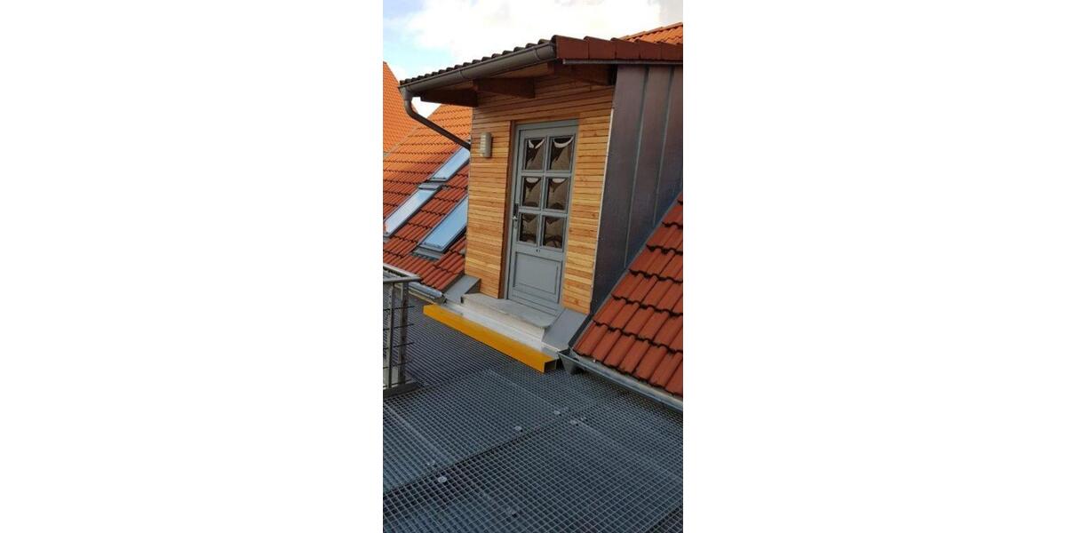 Möblierte Dachgeschosswohnung nahe Klinikum 2 zimmer