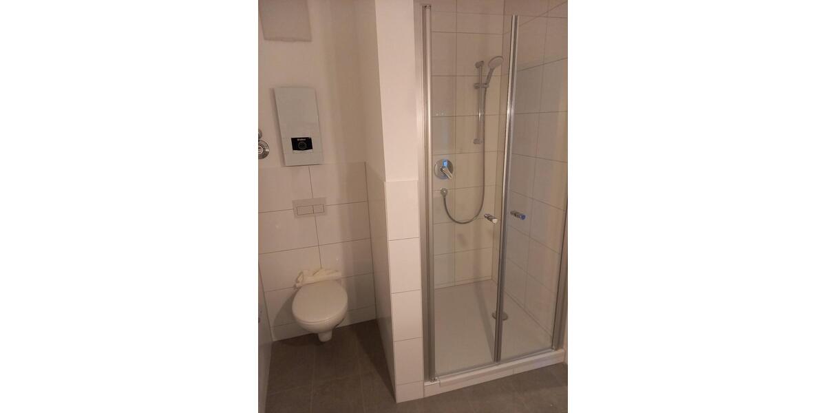 Ruhige, frisch renovierte Wohnung 3ZKBB große Terrasse 1 zimmer