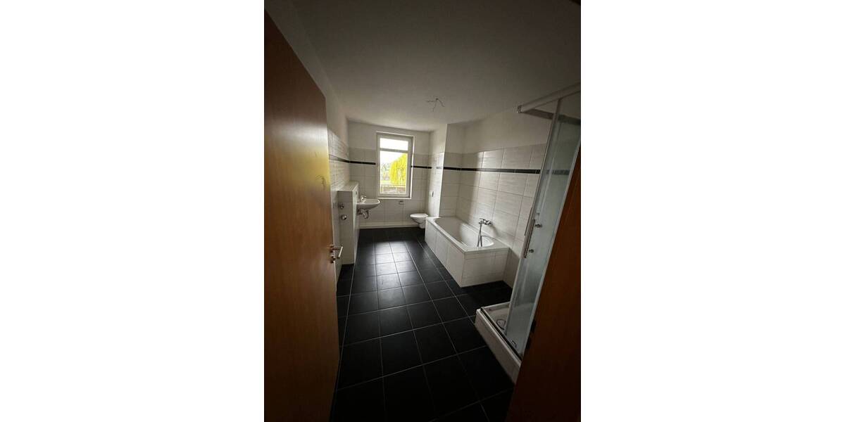 Zimmer Weißenfels - 4 Zimmer, 87 m&sup2;, 555&euro; | Angebot:26170805