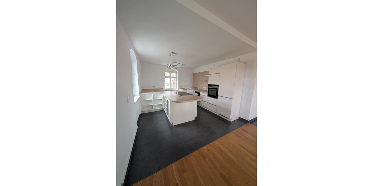 Etagenwohnung Radebeul - 3 Zimmer, 151 m&sup2;, 1.950&euro; | Angebot:25120921