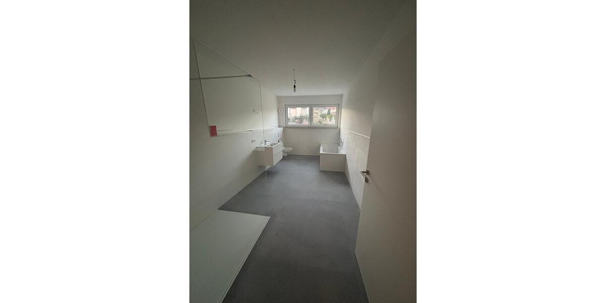 Etagenwohnung Bad Salzungen - 3.5 Zimmer, 127 m&sup2;, 1.463&euro; | Angebot:25350366