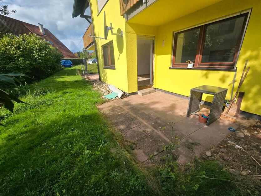 Helle 2-Zimmer-Wohnung mit Terrasse, Einbauküche & Stellplatz