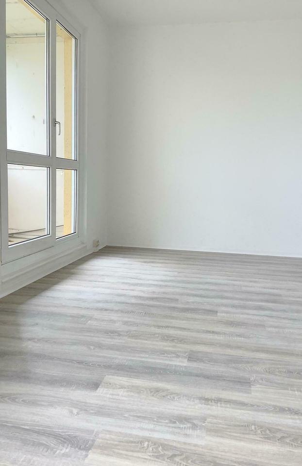 ** Erstbezug nach Renovierung , kleine schöne 3 RaumWohnung mit Balkon **