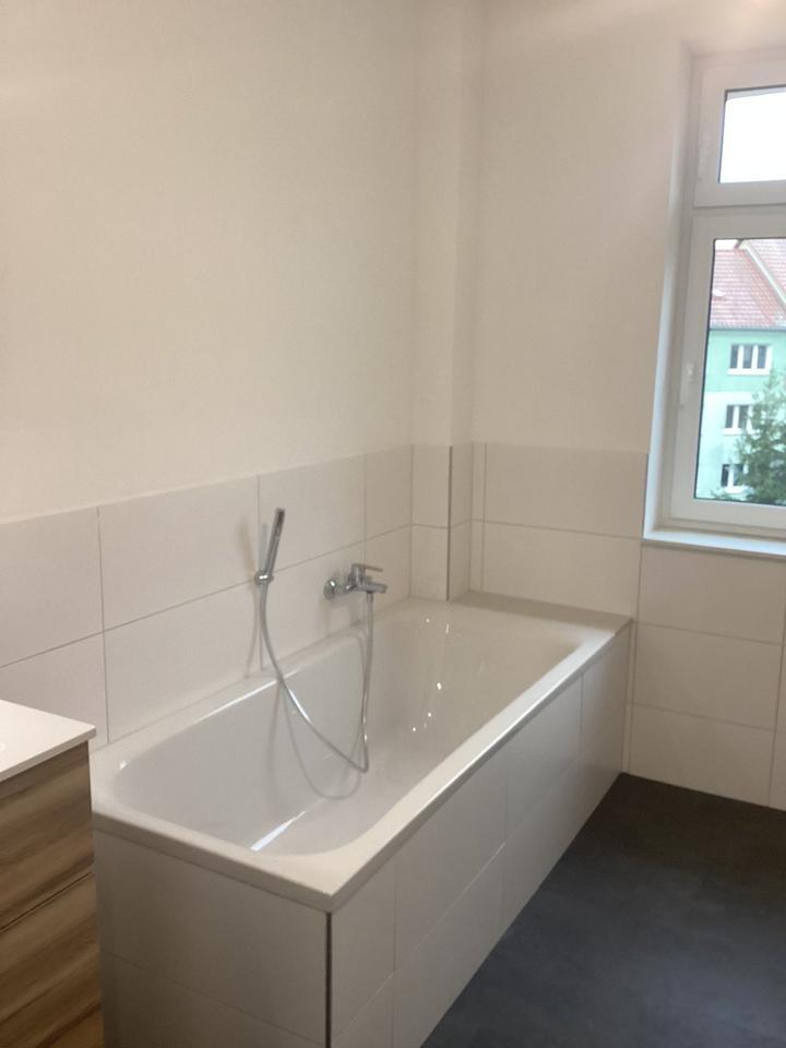 Sehr schöne helle 3 Raum Wohnung zimmer