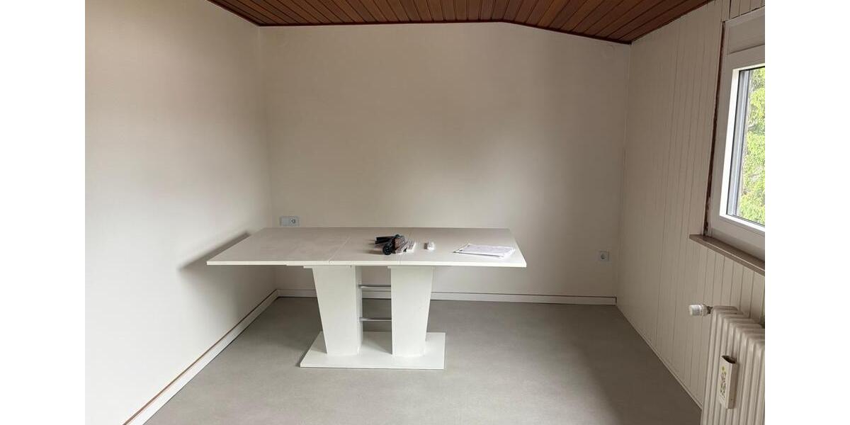 Dachgeschoßwohnung Wiesbaden Biebrich - 2 Zimmer, 60 m&sup2;, 900&euro; | Angebot:26592076