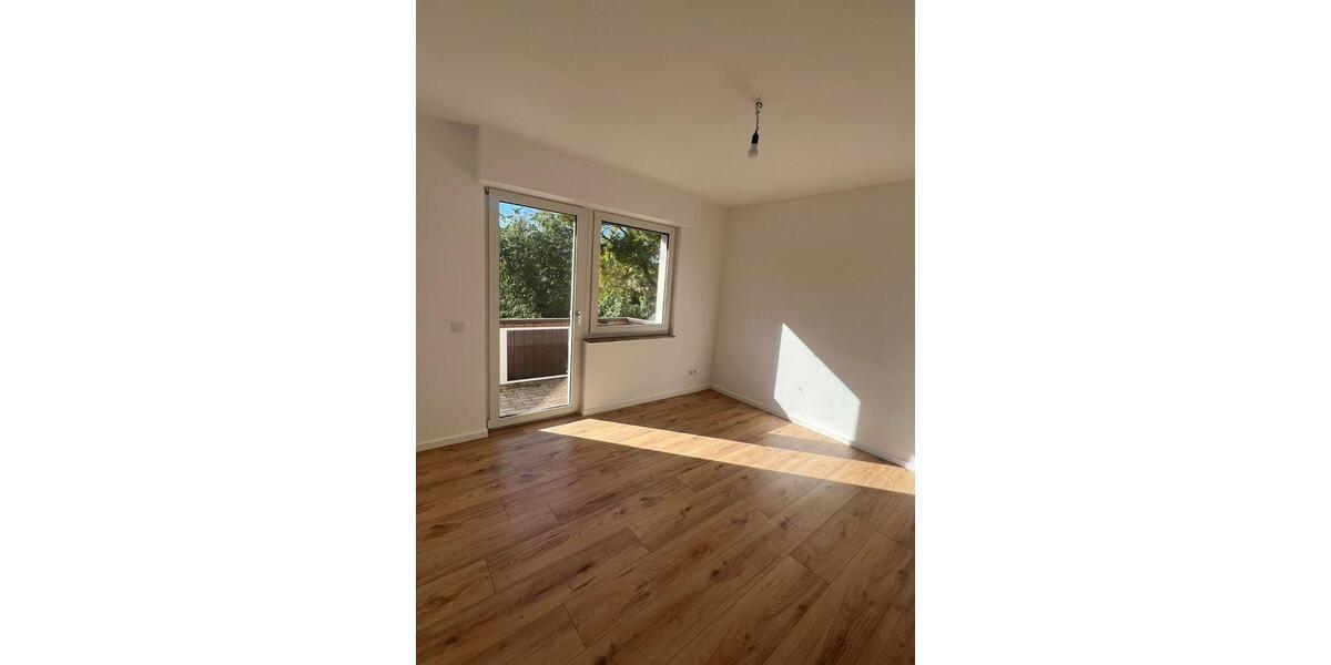 Kernsanierte 3 Zimmer-Wohnung mit Balkon in zentraler Lage 3 zimmer