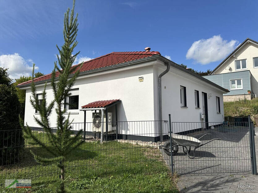 Befristete Vermietung für 2-3 Jahre! Neu renovierter 3 Zimmer Bungalow mit Garage und gr. Garten
