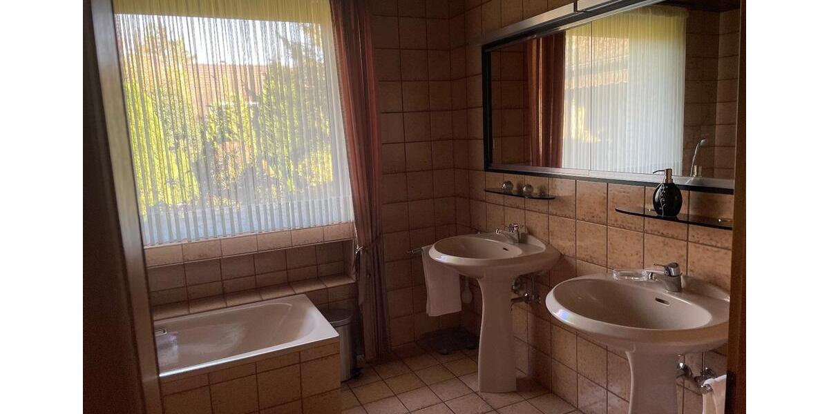 Großes, freistehendes Einfamilienhaus 6 zimmer