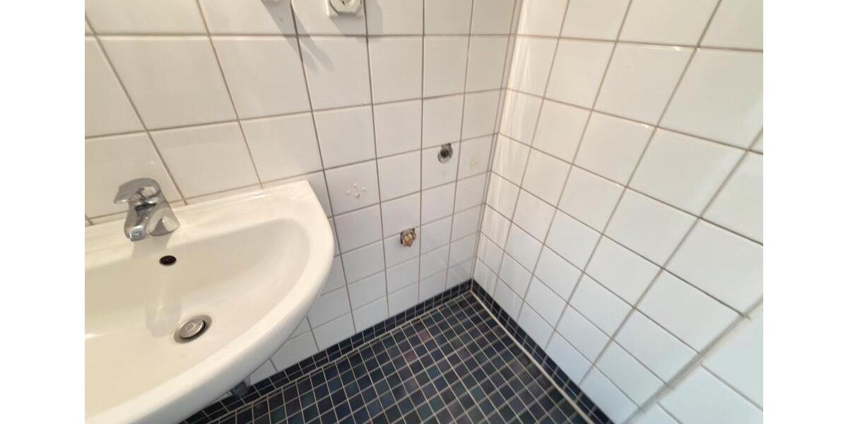 Etagenwohnung Wiesbaden Biebrich - 2 Zimmer, 47 m&sup2;, 990&euro; | Angebot:26325843
