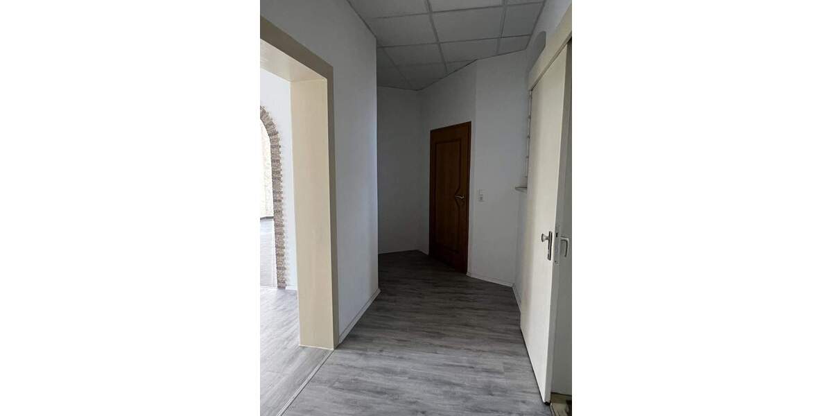 Ihr neues, liebevoll saniertes Büro mit vorteilhafter Raumaufteilung in Döbeln! 4 zimmer