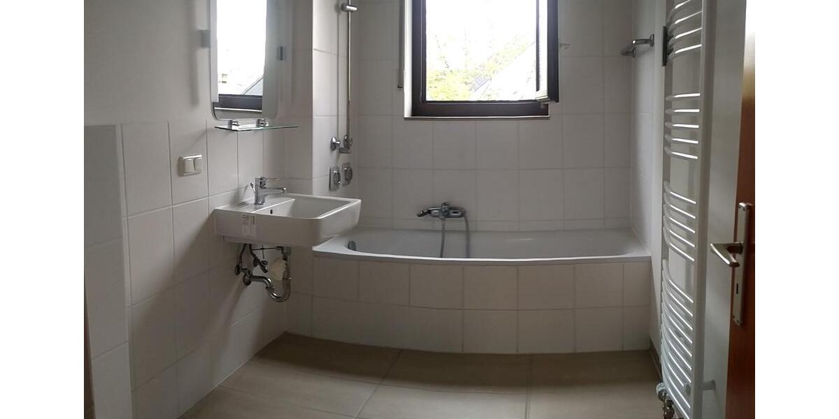 Etagenwohnung Offenbach am Main Hafen - 3 Zimmer, 84 m&sup2;, 880&euro; | Angebot:26700029