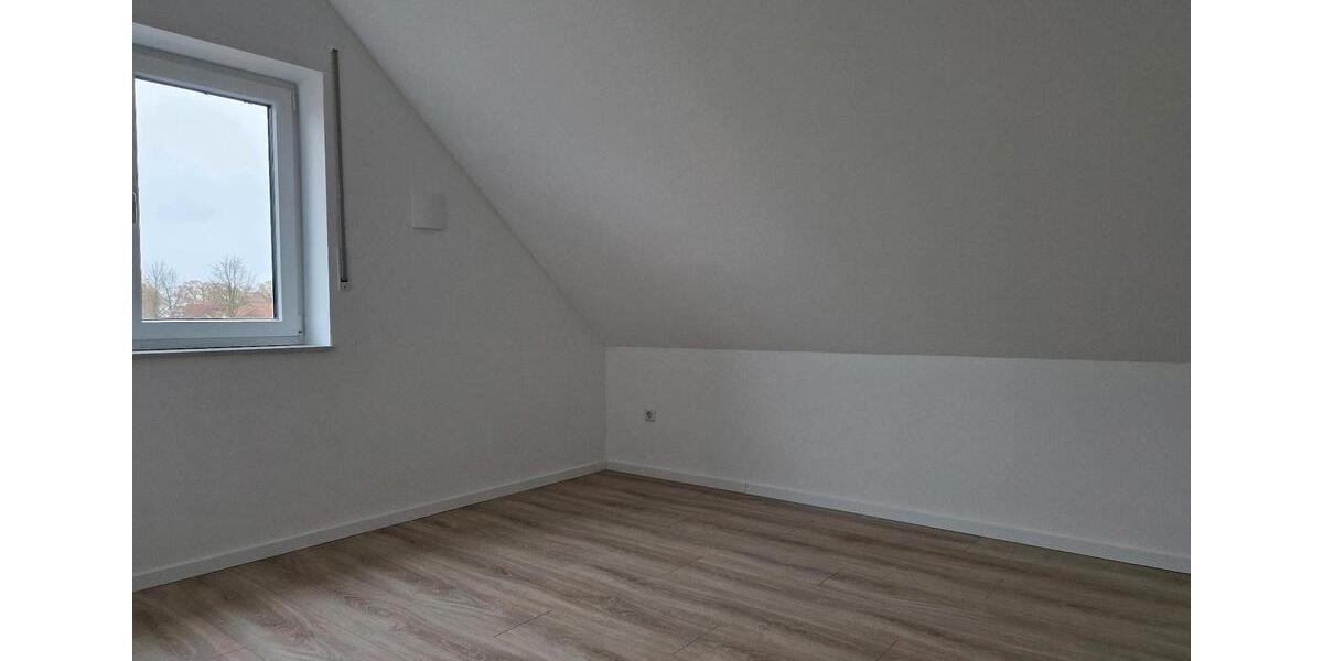 Dachgeschoßwohnung Moormerland - 3 Zimmer, 82 m&sup2;, 800&euro; | Angebot:24737782