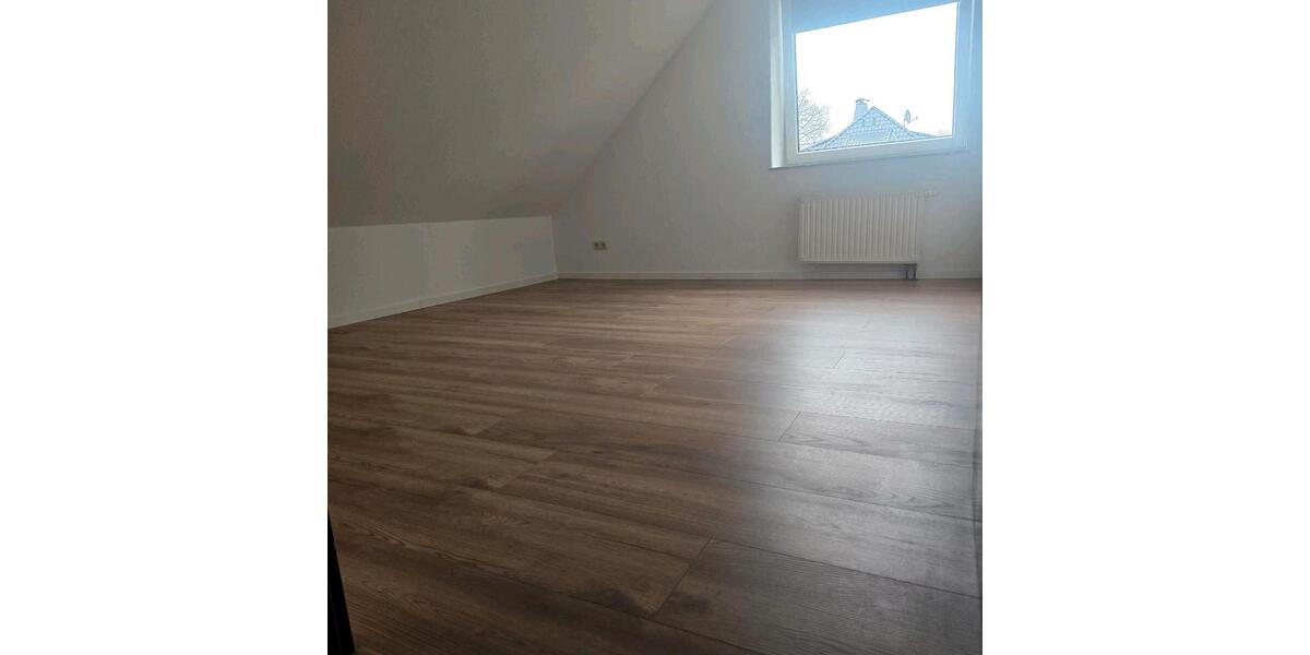 Dachgeschoßwohnung Edemissen - 3 Zimmer, 65 m&sup2;, 950&euro; | Angebot:26039669