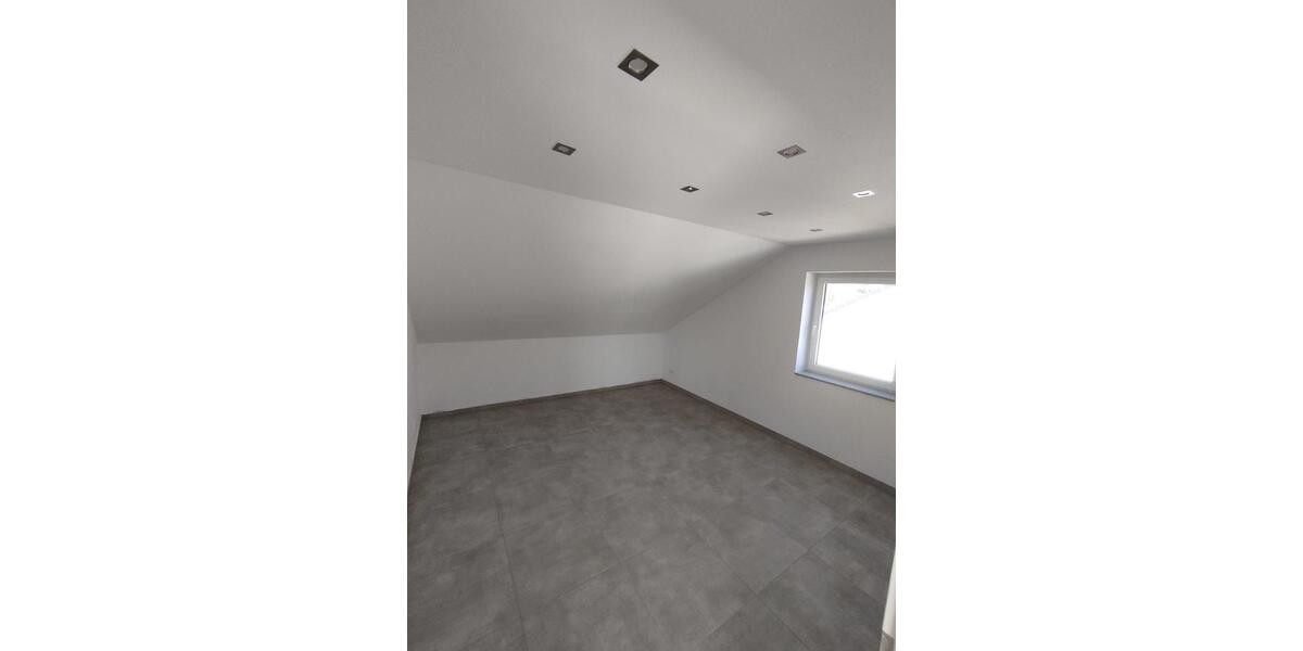 Helle 4-Zimmer Dachgeschoss Wohnung mit offener Wohnküche inkl. EBK! 4 zimmer