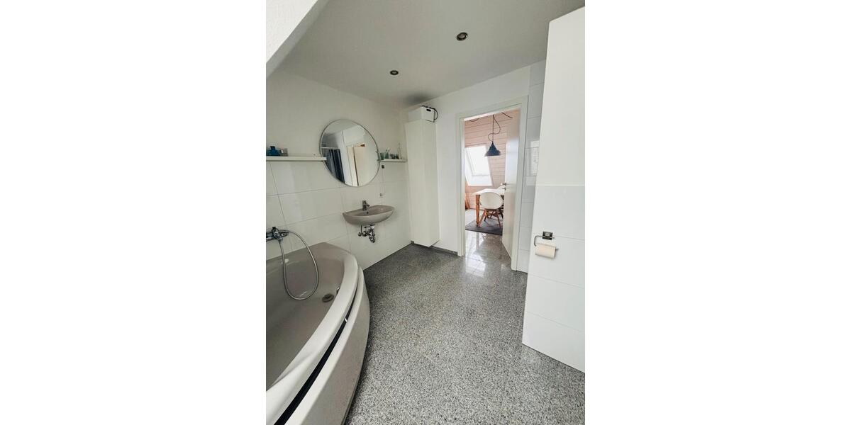 Einfamilienhaus Engelsbrand - 1 Zimmer, 90 m&sup2;, 900&euro; | Angebot:26490483
