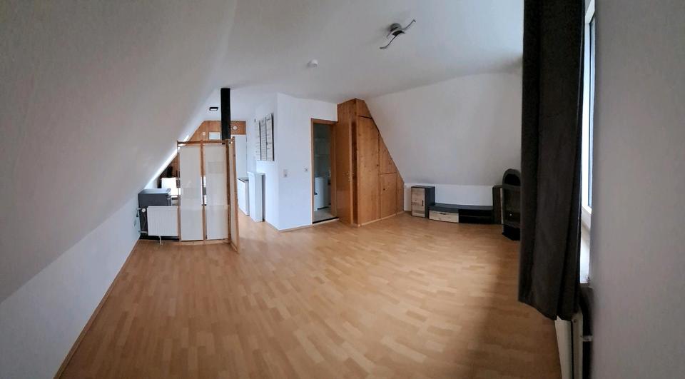 Apartment 28 QM, Dachgeschoss, teilmöbliert 1 zimmer