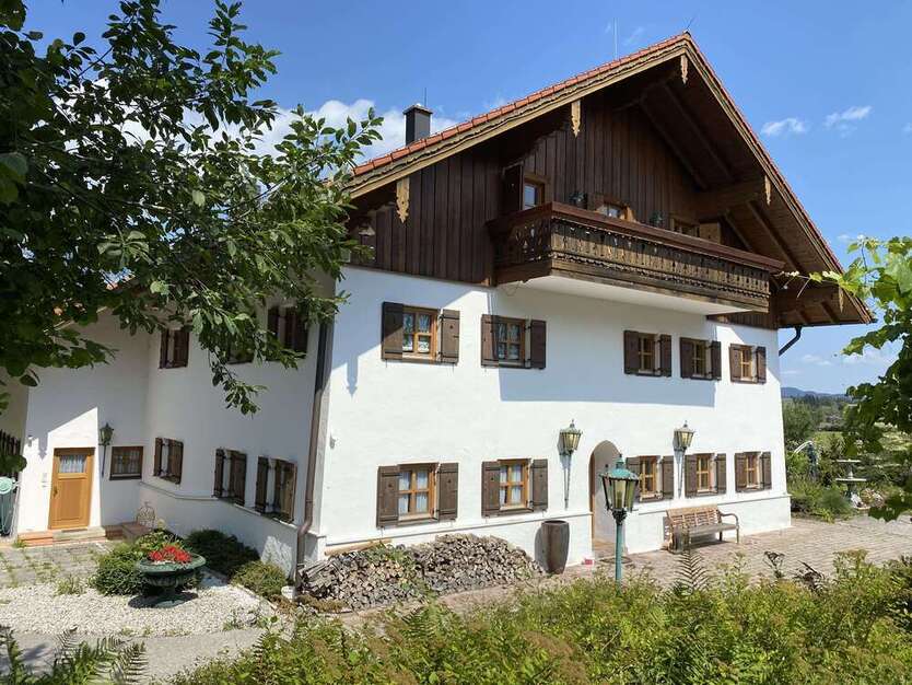 Haus zum Mieten in Bayerisch Gmain 5.950 € 690 m²