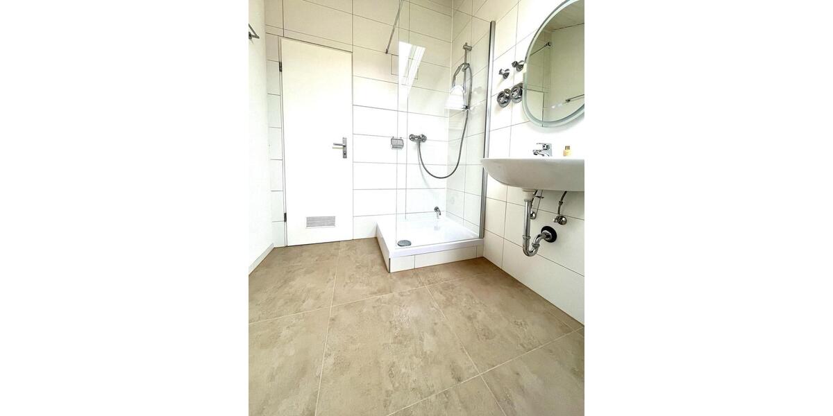 Dachgeschoßwohnung Bergen - 1.5 Zimmer, 64 m&sup2;, 890&euro; | Angebot:26613871
