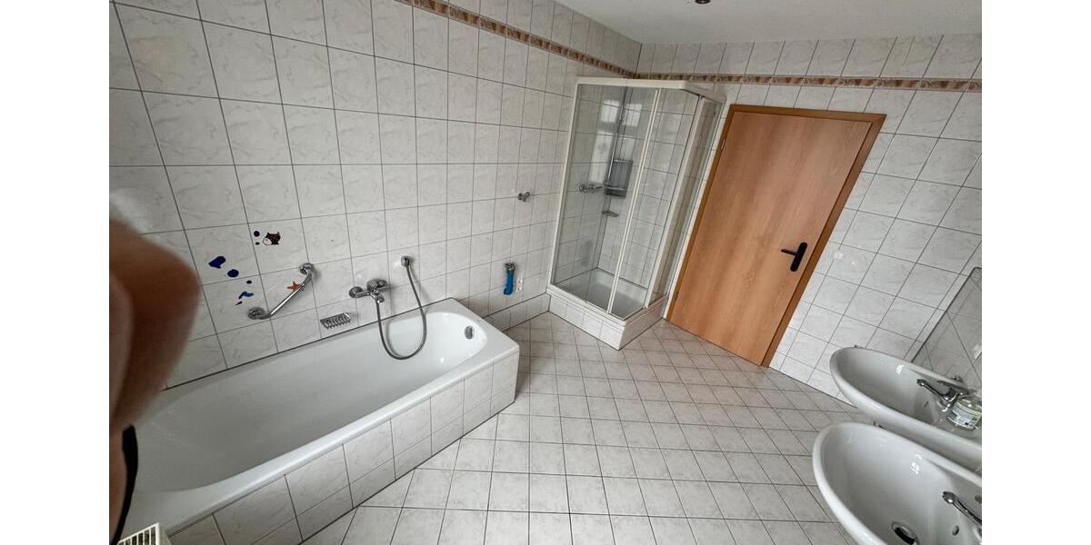 Etagenwohnung Hechingen - 5 Zimmer, 122 m&sup2;, 1.250&euro; | Angebot:26639135