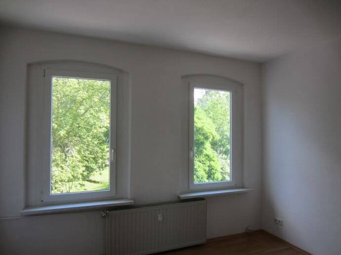 Schöne Wohnung mit Balkon in saniertem Wohnhaus in grüner Ruhiglage - Erdgeschoss 2 zimmer