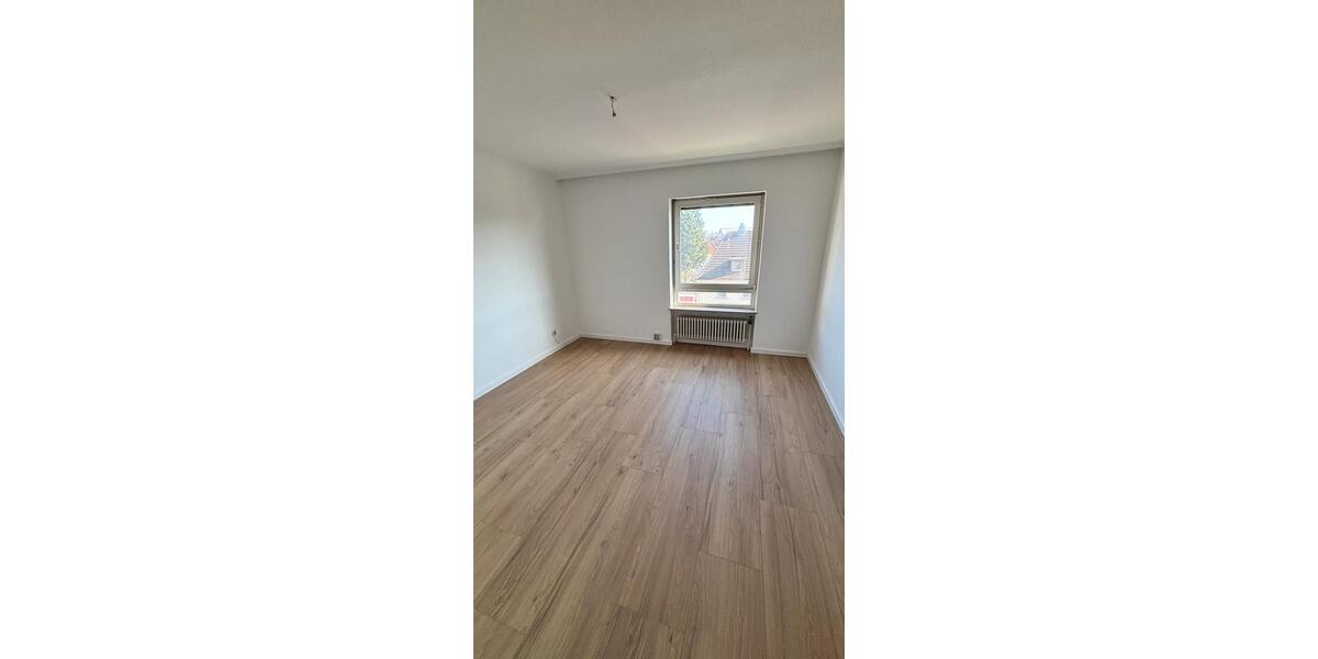 Etagenwohnung Schwalbach - 3 Zimmer, 96 m&sup2;, 860&euro; | Angebot:25883544
