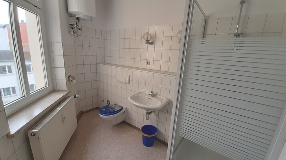 WG-Wohnung mit 4-Zimmern, 3.OG mit 2 Bädern in ruhigem und zentralem Wohnviertel von Gera