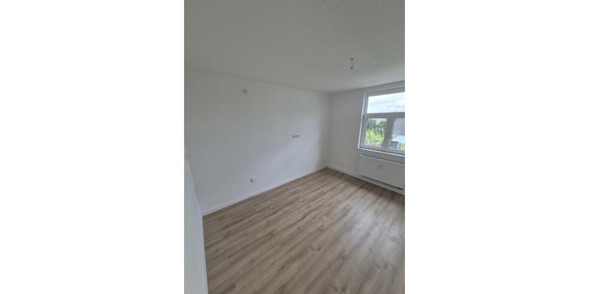 Dachgeschoßwohnung Limbach-Oberfrohna Oberfrohna - 3 Zimmer, 58 m&sup2;, 390&euro; | Angebot:26396288