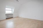 Charmante Dachgeschosswohnung in Zentraler Lage von Neuss zimmer