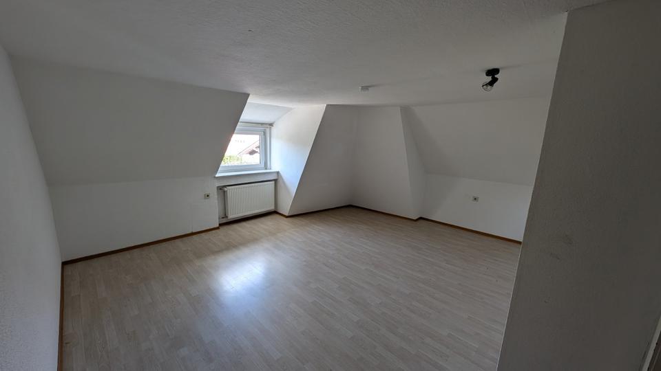 Dachgeschoßwohnung Jesberg - 2.5 Zimmer, 80 m&sup2;, 420&euro; | Angebot:25364398