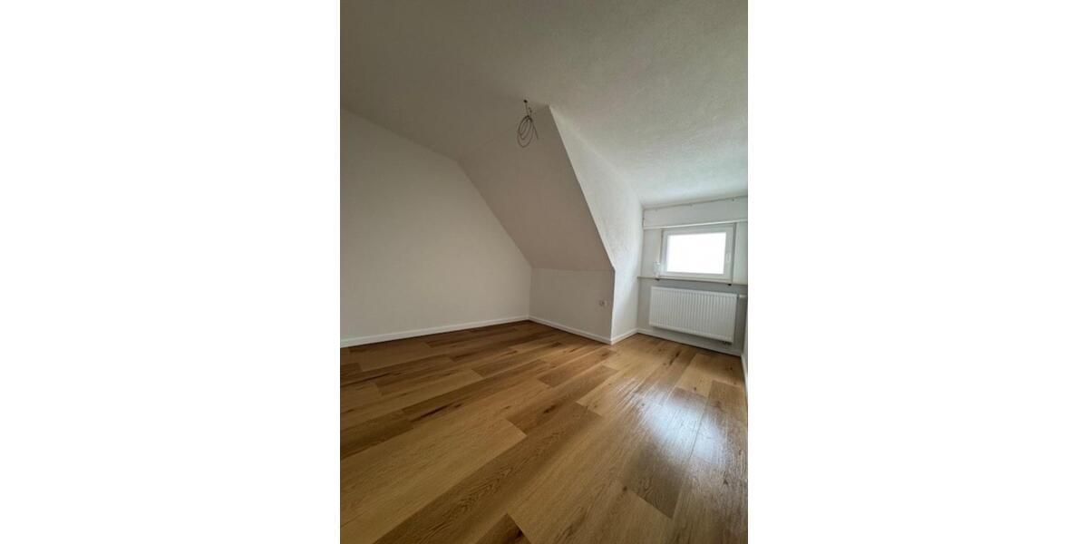Dachgeschoßwohnung Karlsruhe Neureut - 4 Zimmer, 70 m&sup2;, 1.300&euro; | Angebot:23693533