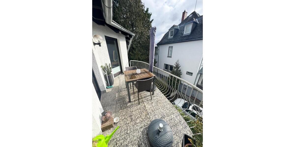 Dachgeschoßwohnung Wiesbaden Biebrich - 2 Zimmer, 90 m&sup2;, 1.315&euro; | Angebot:25136770