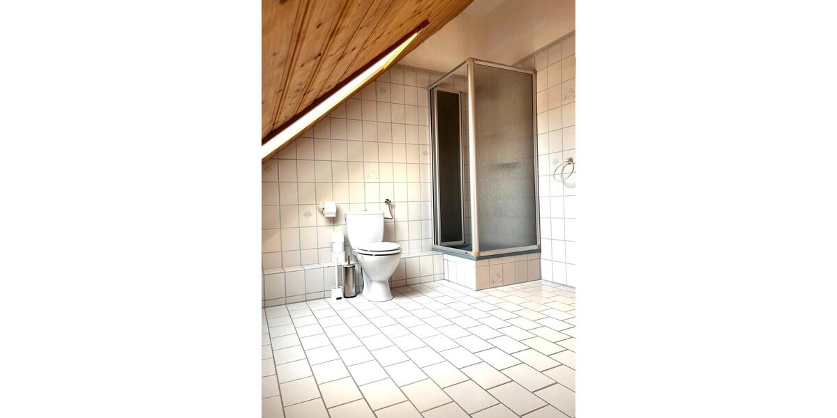 Dachgeschoßwohnung Rosengarten - 2.5 Zimmer, 65 m&sup2;, 902&euro; | Angebot:24982206