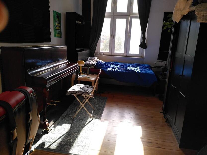 Schönes möbeliertes WG Zimmer in 3er WG