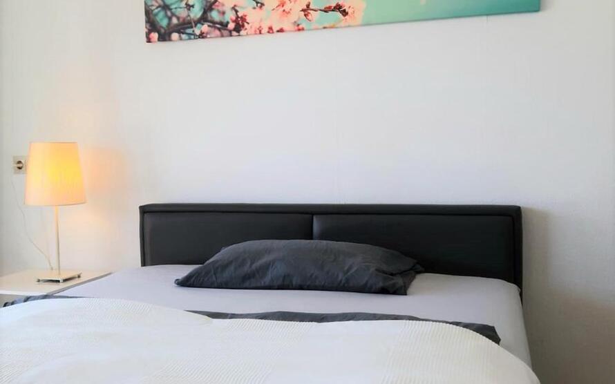 löffelfertiges WG-Zimmer mit Internet, TV, Gästeküche, BadWc-Mitbenützung, Waschmaschine und Balkon