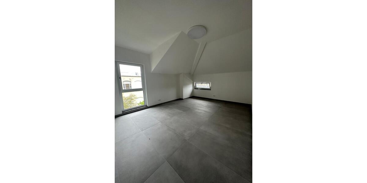 Dachgeschoßwohnung Erlenbach am Main - 5 Zimmer, 139 m&sup2;, 1.900&euro; | Angebot:26424663