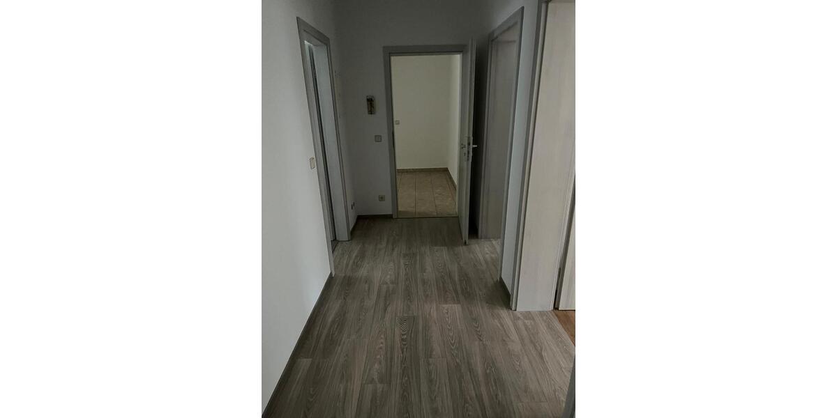 Hochparterre Schmölln - 3 Zimmer, 90 m&sup2;, 585&euro; | Angebot:20674096