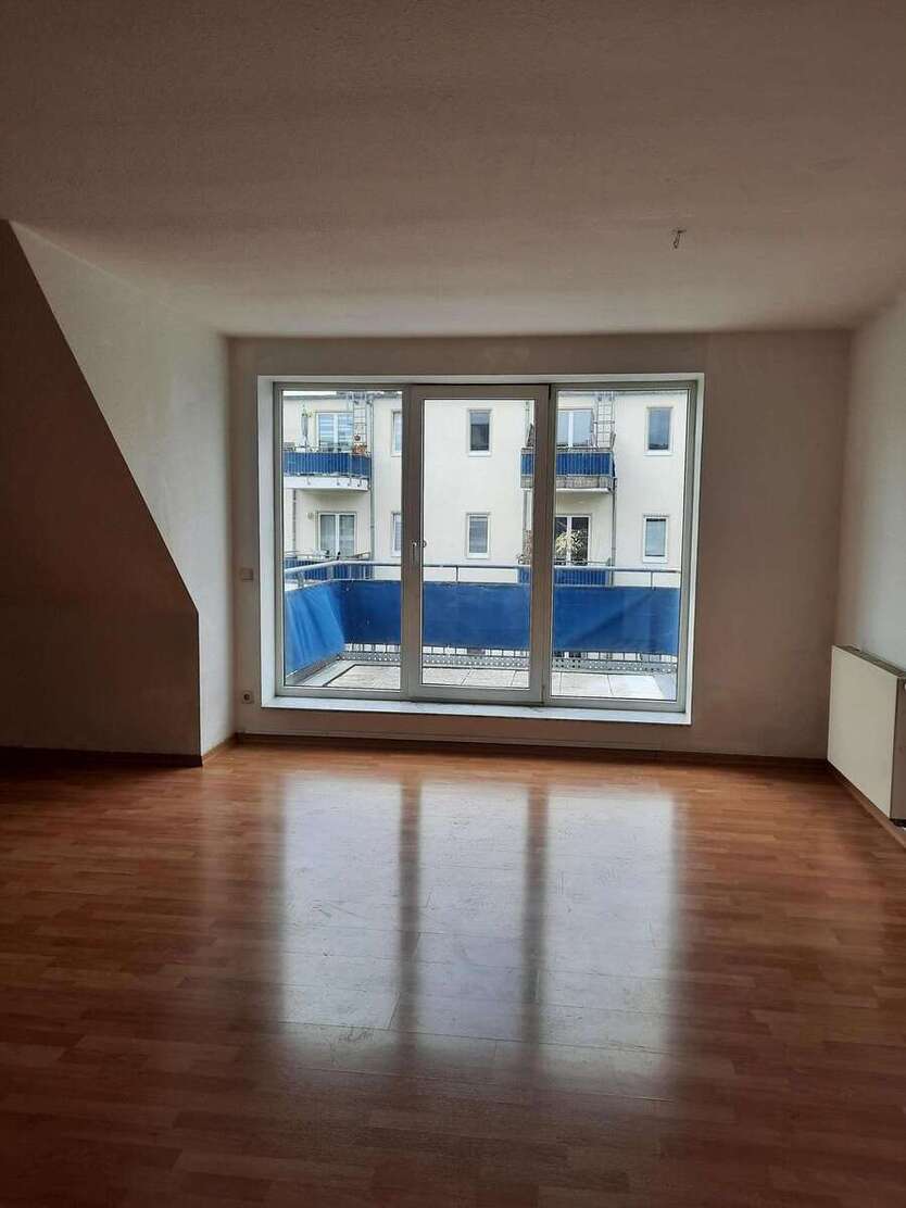 großzügige 3 Zimmer-Wohnung *gerade in Renovierung* mit Balkon und Küche 3 zimmer
